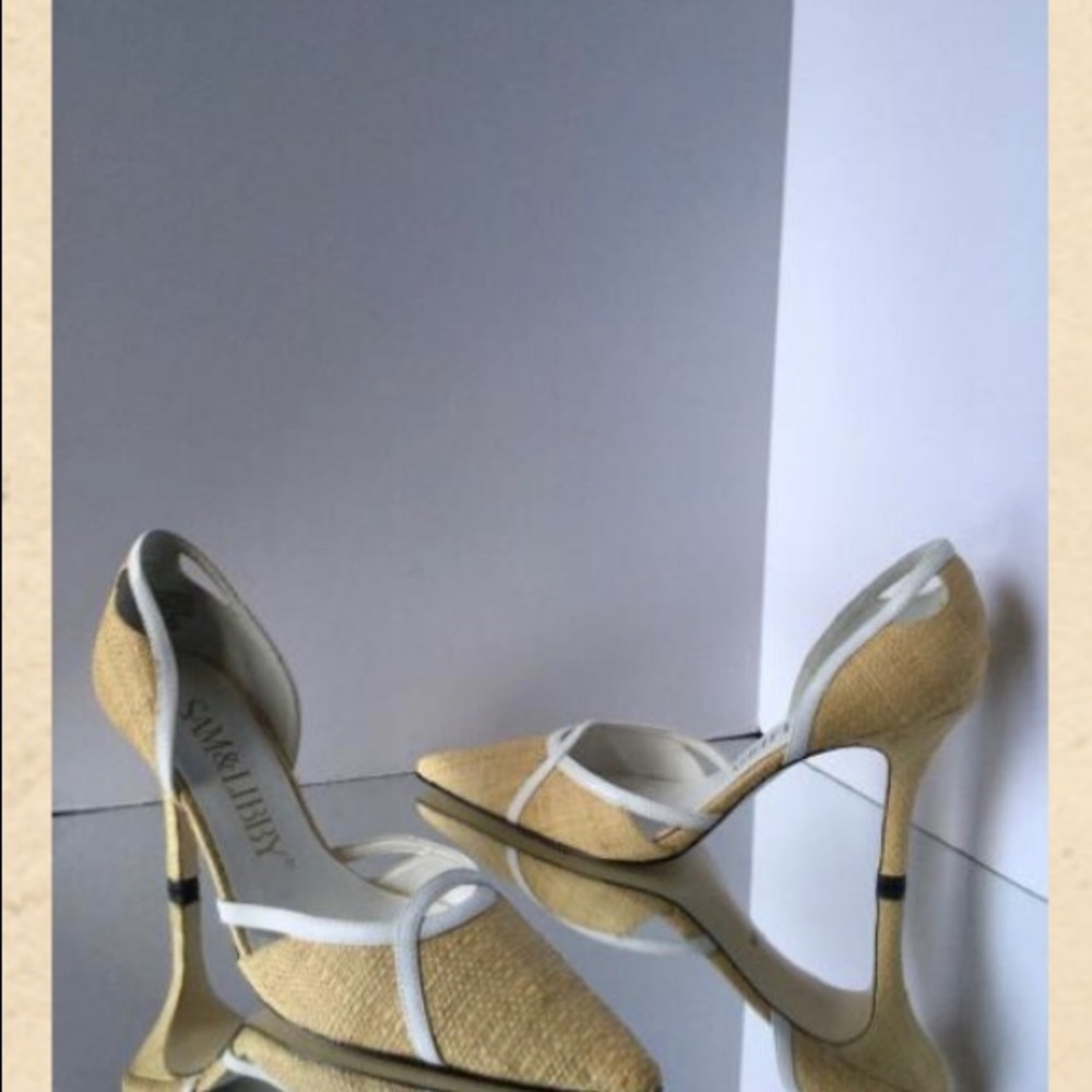 A Fantastic pair of Sam & Libby Light Natural Straw with White trim, Sz 7M, $20